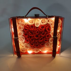 Φωτιζόμενο Βαλιτσάκι με Καρδιά από Soap Flower